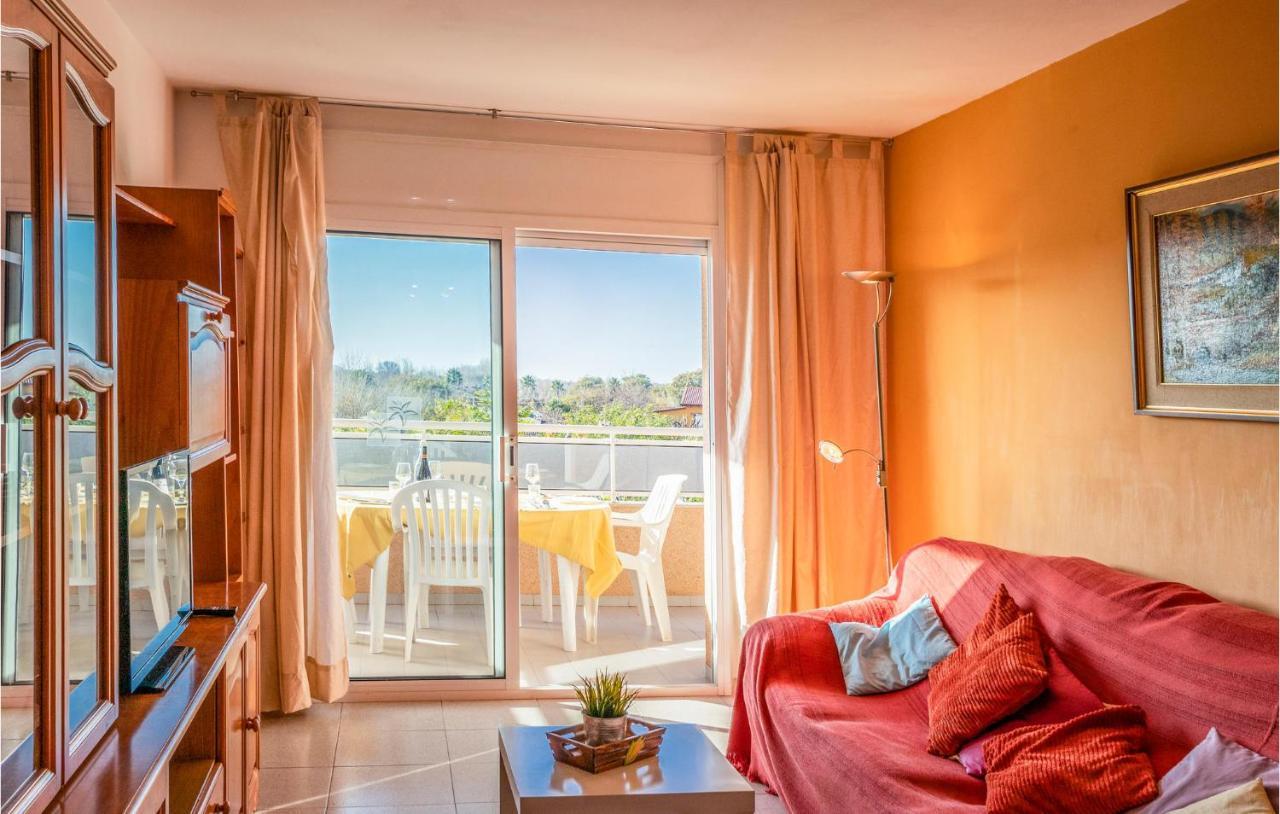 Awesome Apartment In Бланес Экстерьер фото