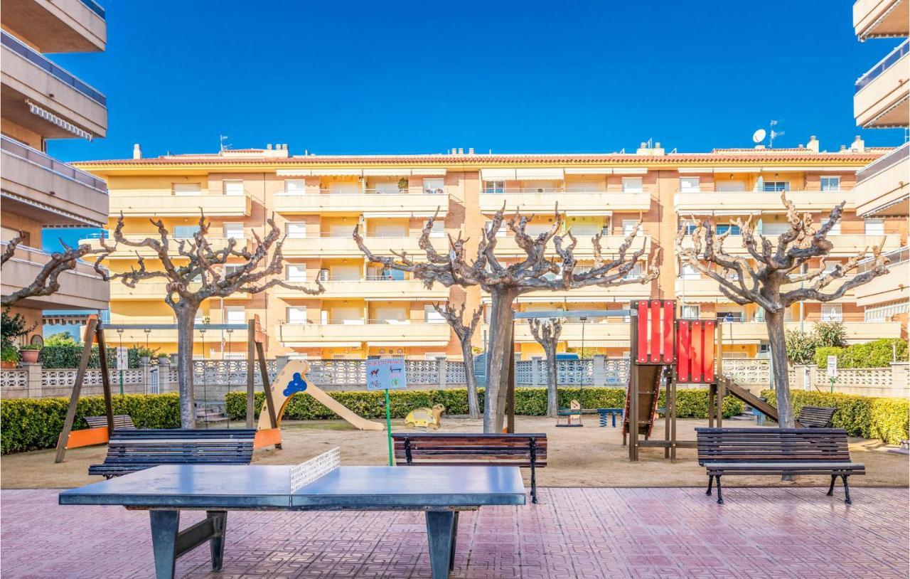 Awesome Apartment In Бланес Экстерьер фото