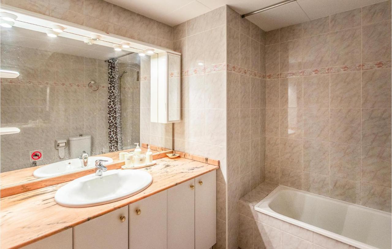 Awesome Apartment In Бланес Экстерьер фото